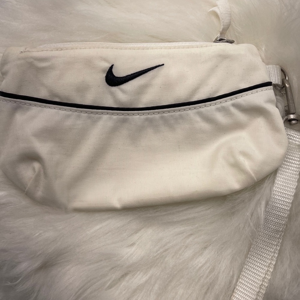 NIKE POUCH